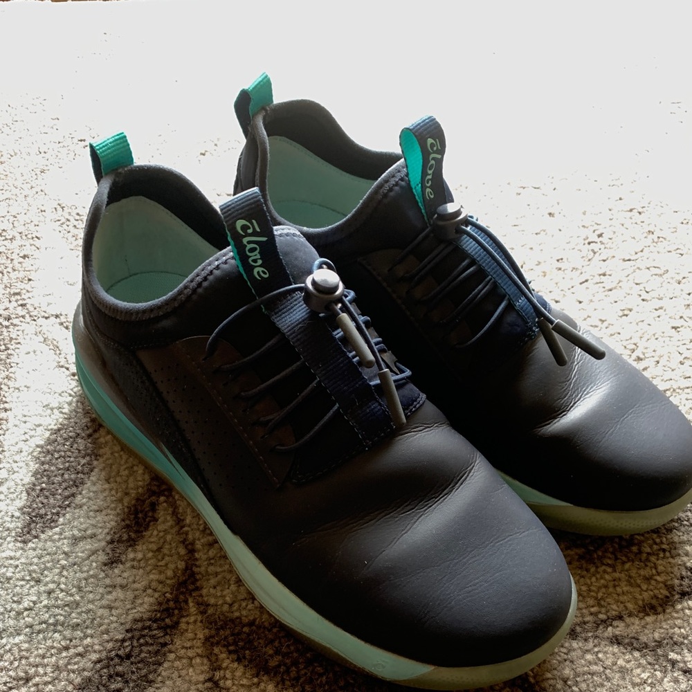 WOMEN'S AQUA BLUE CLOVE SHOE
Nursing shoe Size 9.5